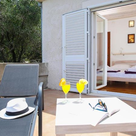 Spacious Apartment Lucia Prozura Exterior photo